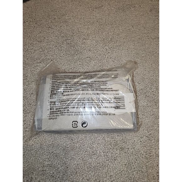 Disney Parks Loungefly Wish Wallet Star Glow in the dark  Disney NWT NEW - Picture 2 of 6